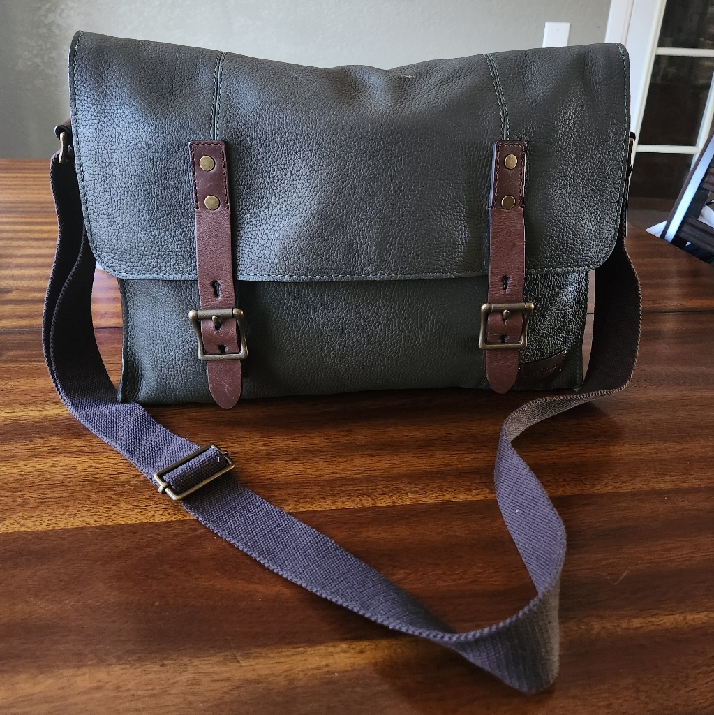Cole Haan Greenwich Pebble Grain Olive Green Leather Messenger Laptop Bag